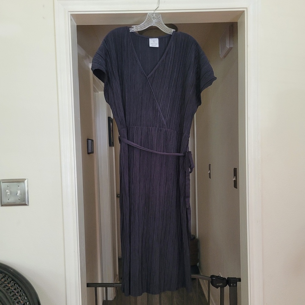 Serra Sophisticated Dark Gray Midi Dress
